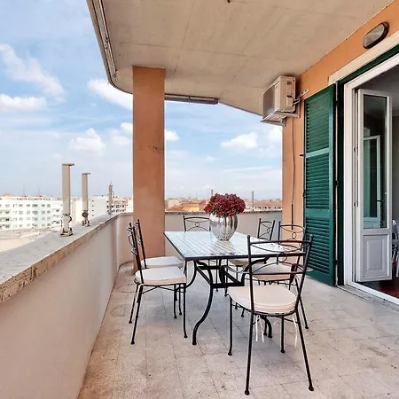 Stunning View With Terrace 아파트 *